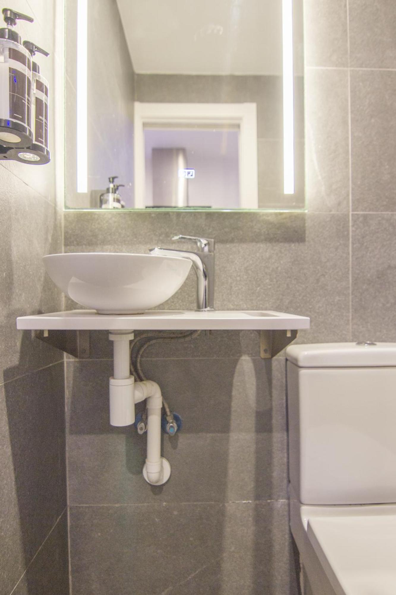 Rentalsevilla Looks Pretty And Modern Bagian luar foto